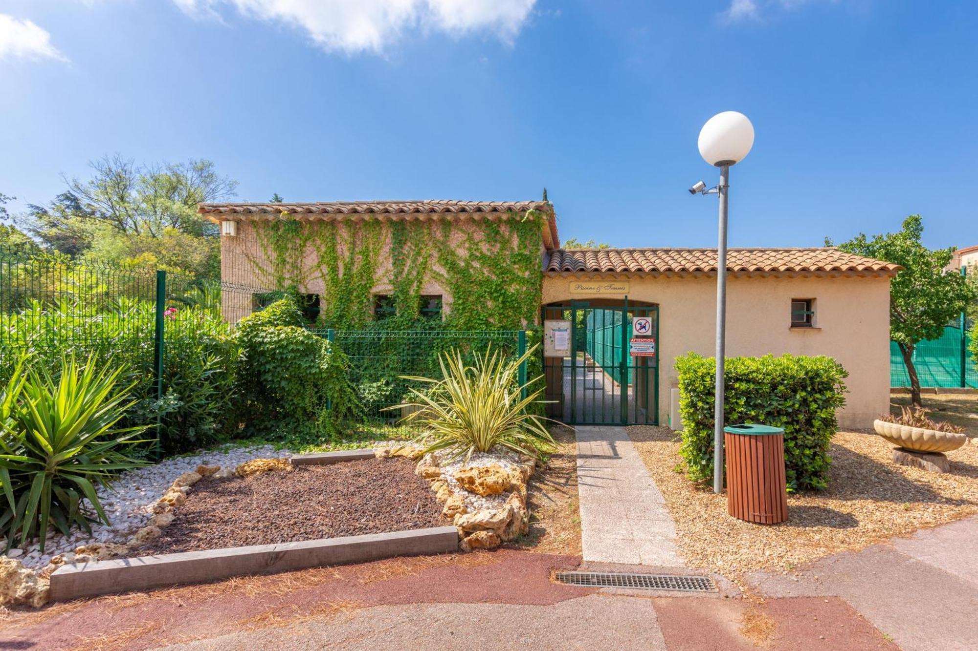 Appartement Joli 32M² Piscine Parking Wifi à Fréjus Extérieur photo